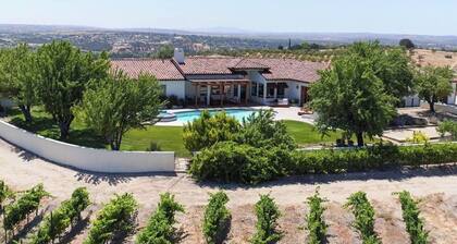 Beautiful villa in Paso Robles Wine Country with Swimming Pool and Hot Tub