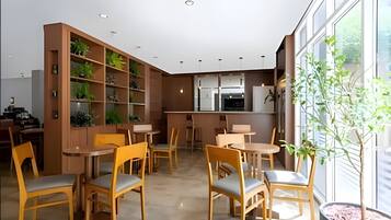 Apartment | Dining