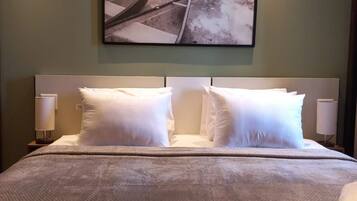 Apartment | In-room safe, iron/ironing board, free WiFi