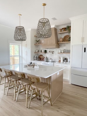 Refrigerador, microondas, horno, placa de cocina