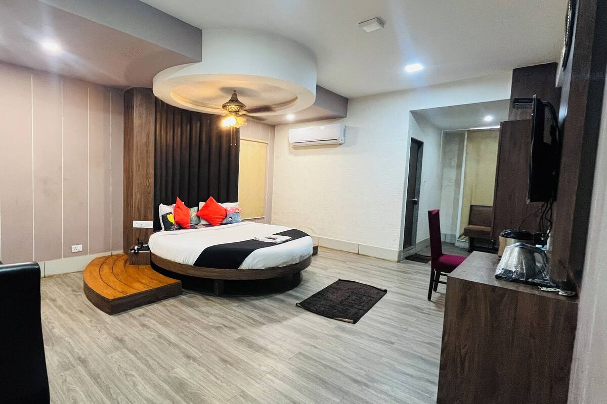 Luxury Suite | Desk, WiFi (free)
