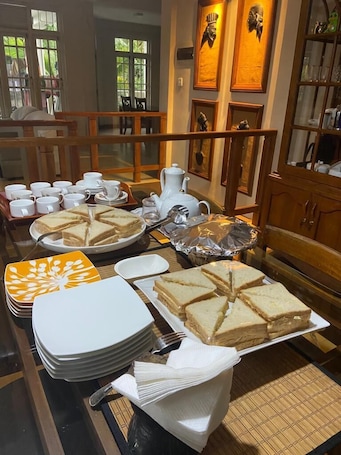 Se ofrece un desayuno inglés todos los días (por un coste adicional). VISTA HOUSE