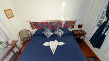 Habitación doble, patio | Tabla de planchar con plancha y wifi gratis
