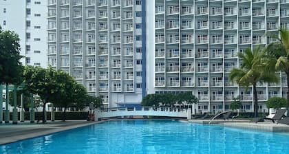 Cozy 1-bedroom condo with WiFi and AC in Makati
