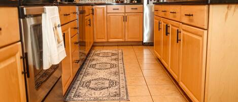 Microondas, horno, parrilla de estufa y lavavajillas