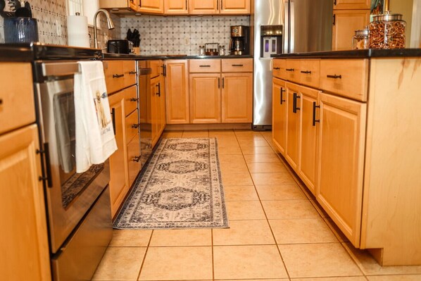 Microondas, horno, placa de cocina, lavavajillas