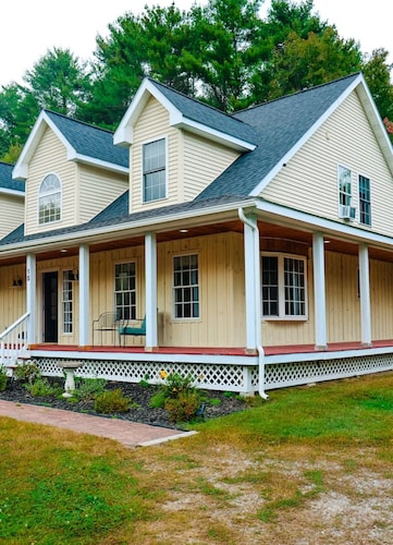 Large Cozy Home • Near Lakes & Pleasant Mountain