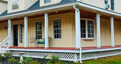 Large Cozy Home • Near Lakes & Pleasant Mountain