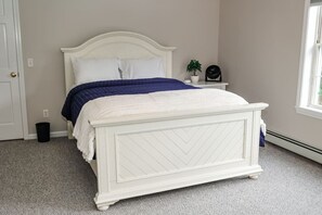 4 bedrooms, desk, iron/ironing board, travel cot