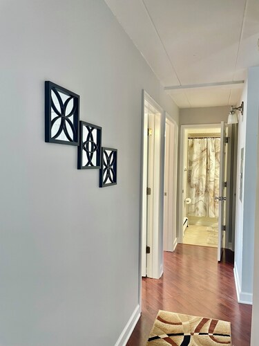 Charming 3-bedroom apartment in delightful downtown Elmhurst - steps to Metra