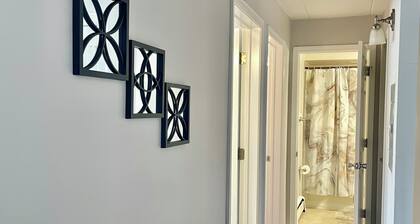 Charming 3-bedroom apartment in delightful downtown Elmhurst - steps to Metra