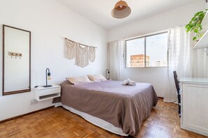 1 quarto, ferros/tábuas de passar roupa, acesso à internet