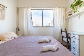 1 habitación, tabla de planchar con plancha, internet y ropa de cama 