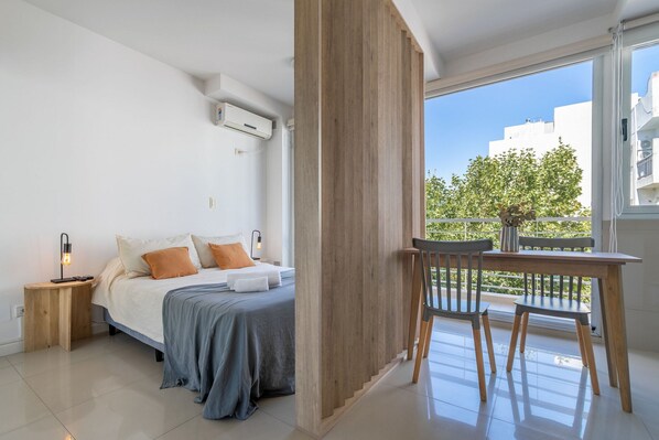 1 bedroom, iron/ironing board, internet, bed sheets