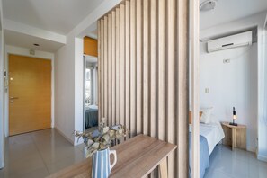 1 habitación, tabla de planchar con plancha y acceso a internet 