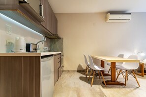Fridge, microwave, oven, toaster - Cozy and bright studio in Recoleta (Ciudad Autonoma de Buenos Aires)