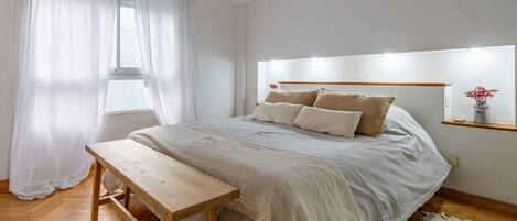 1 dormitorio, tabla de planchar con plancha, Internet y ropa de cama