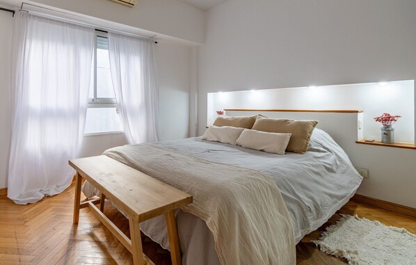1 habitación, tabla de planchar con plancha, internet y ropa de cama 