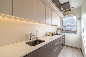 Fridge, microwave, oven, coffee/tea maker - Modern and cozy apartment in Retiro (Buenos Aires)