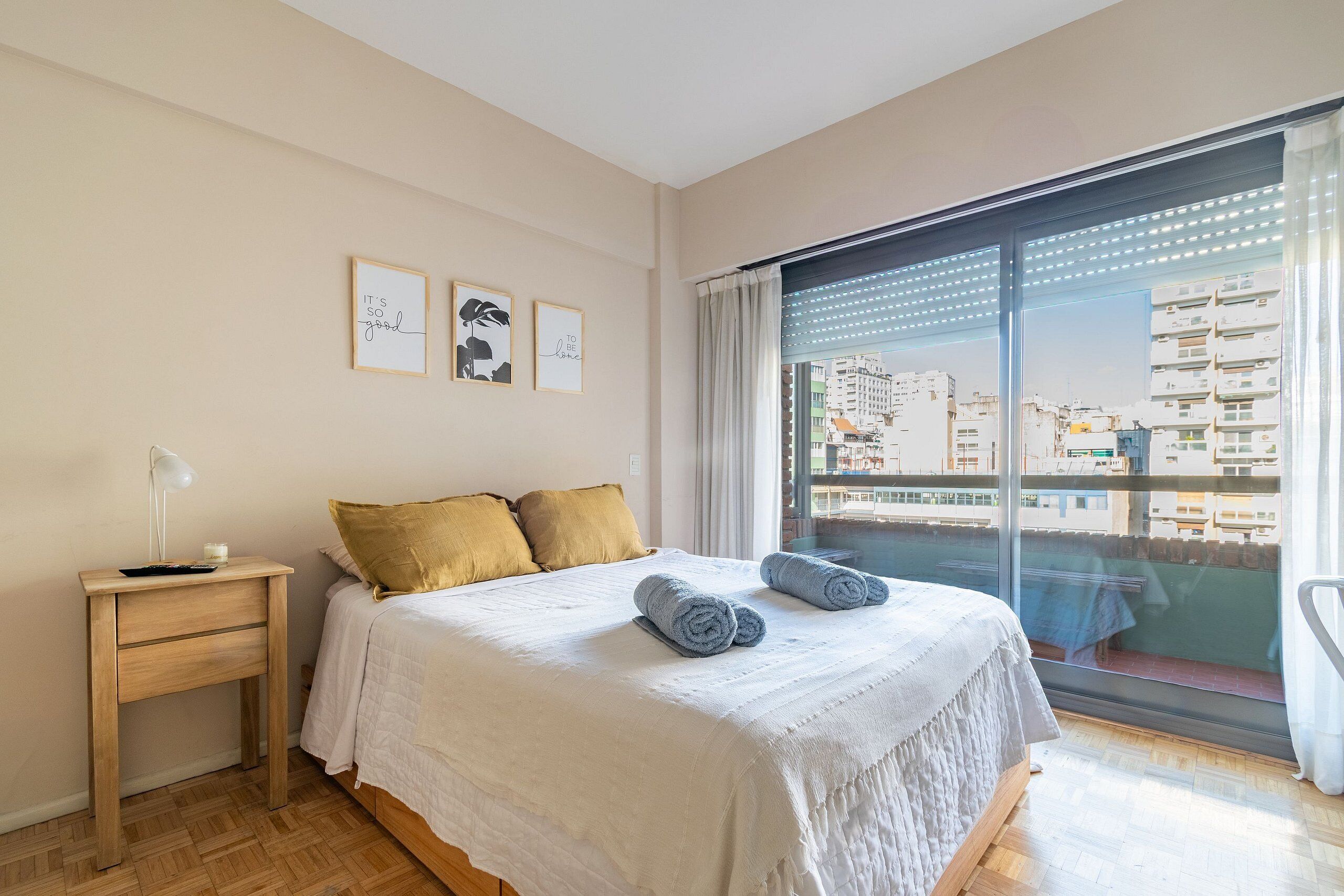 Strykejern/-brett, internettilgang og sengetøy