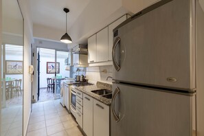 Fridge, microwave, oven, coffee/tea maker