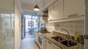 Fridge, microwave, oven, coffee/tea maker