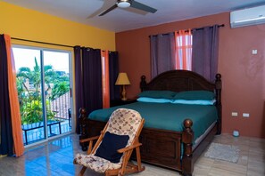 3 slaapkamers, een kluis op de kamer, een bureau