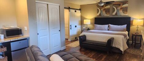 Ferros/tábuas de passar roupa, Wi-Fi de cortesia, roupa de cama