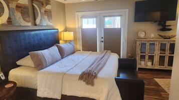 Silitysrauta/-lauta, ilmainen Wi-Fi, vuodevaatteet