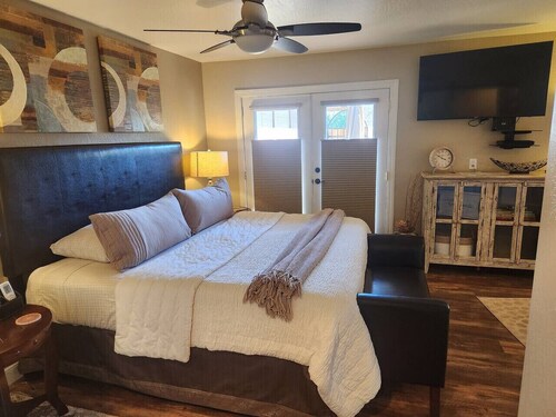 Robin`s Red Rock Getaway Suite B