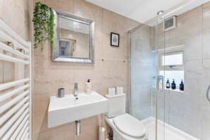 Hair dryer - Big 6 Bed house, 3 Bath, Parking (Nether Edge)