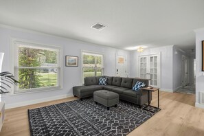 Téléviseur, bureau