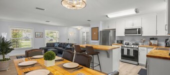 Cozy 4BR King Suite Home by WEC & Downtown!