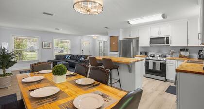 Cozy 4BR King Suite Home by WEC & Downtown!