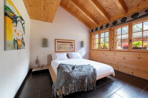 7 bedrooms, in-room safe, desk, iron/ironing board