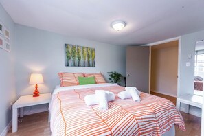 4 bedrooms, iron/ironing board, WiFi, bed sheets