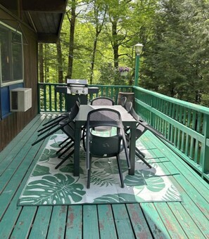 Outdoor dining - Al's Lazy Bear Lodge (Wayland)