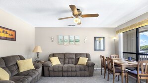 Apartment, Mehrere Betten, Terrasse (Sweet Summerhaven) | Wohnzimmer