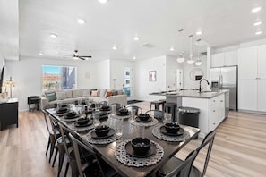 Interior - Vintage Desert 5 BDR w/ Resort Amenities (Hurricane)
