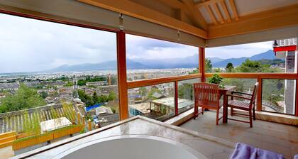 Cloudhaven Retreat (花开花落半山居)