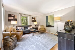 House, Multiple Beds, Patio, Garden View (Maine Adventure) | Living area