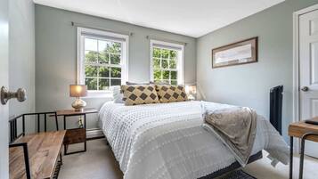House, Multiple Beds, Patio, Garden View (Maine Adventure) | 3 bedrooms, individually decorated, individually furnished, bed sheets