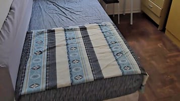1 bedroom, bed sheets