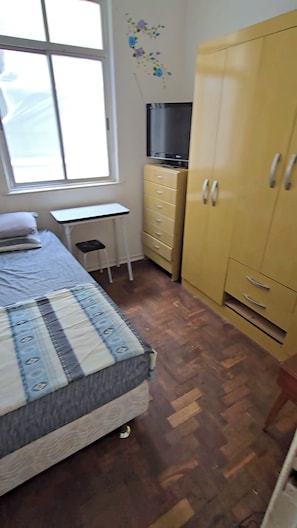 1 bedroom, bed sheets