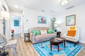 House, Multiple Beds, Kitchen, Garden View (Deja Blue Retreat) | Living area - Deja Blue Retreat (Tampa)