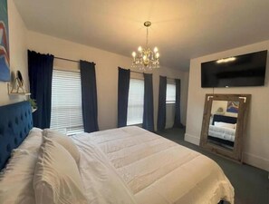 4 bedrooms, desk, iron/ironing board, WiFi