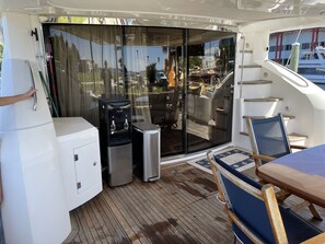 Outdoor dining - Luxury 3-bedroom Yacht - Gorgeous Bayfront Paradise! (Panama City)