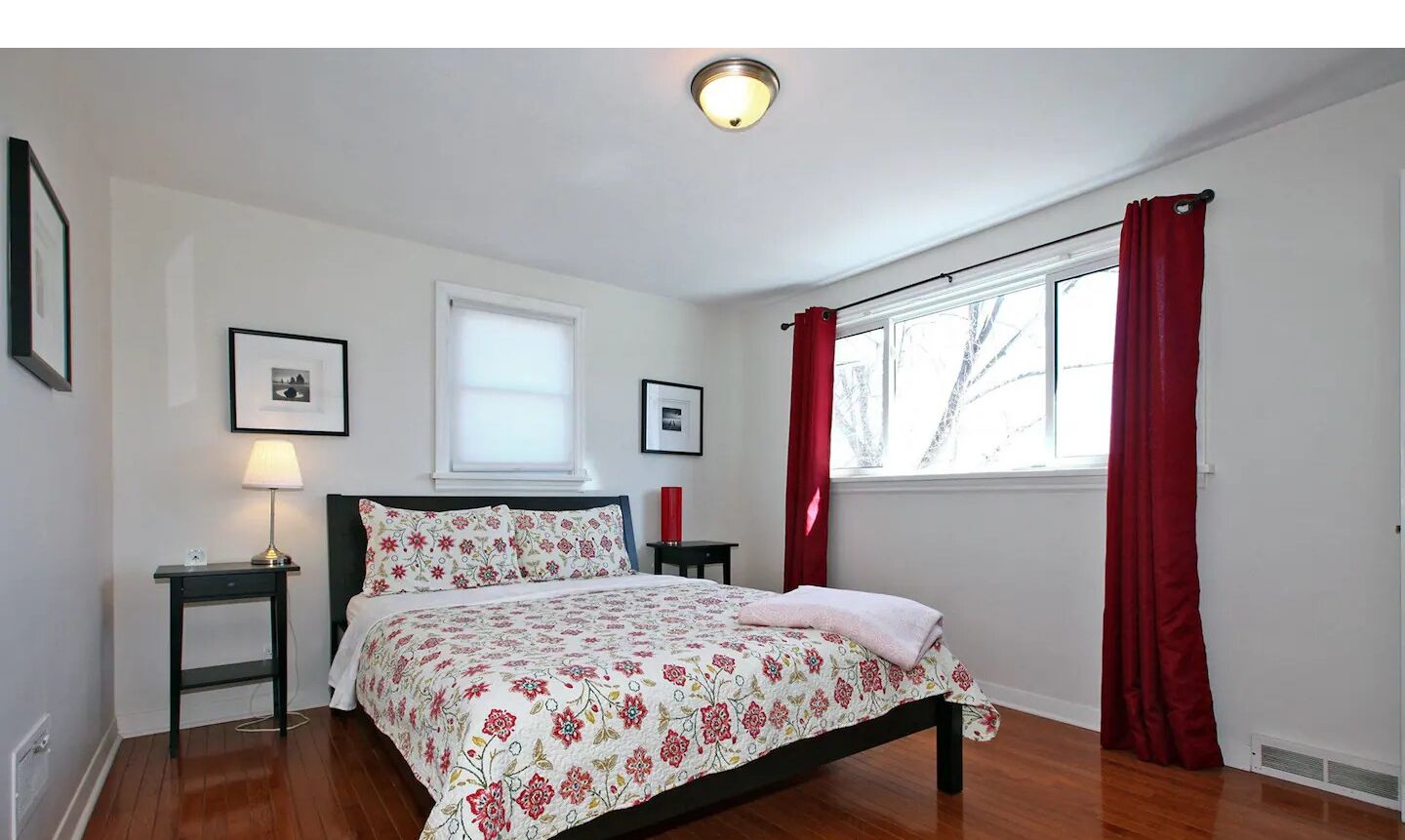 3 bedrooms, desk, iron/ironing board, travel crib