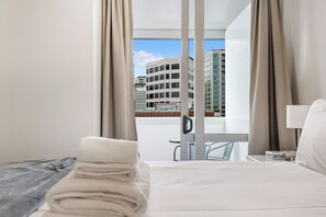 Apartment | 1 bedroom, iron/ironing board, free WiFi, bed sheets - Cosy Central 1Br With Balcony! (Auckland)
