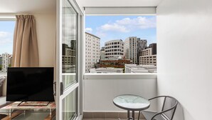 Terrace/patio - Cosy Central 1Br With Balcony! (Auckland)